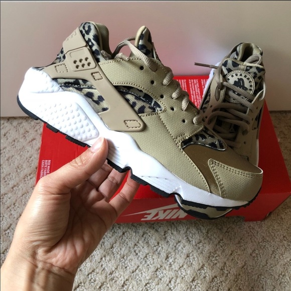 💵👇🏻🌧 NIB🌧 NIKE leopard Air Huarache Run Print - Picture 2 of 7